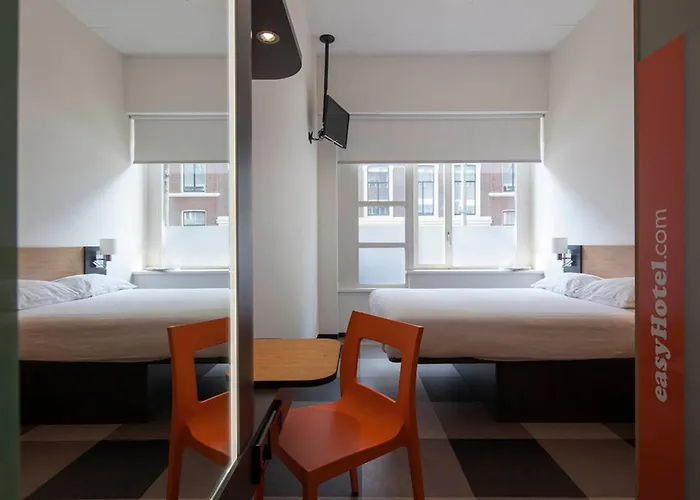 Easyhotel The Hague City Centre With Golf Course
